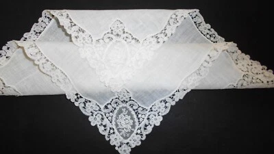 Pañuelo vintage elegante borde de encaje e inserción de encaje esquinas blanco roto novia en muy buena condición Foto 1 de 2