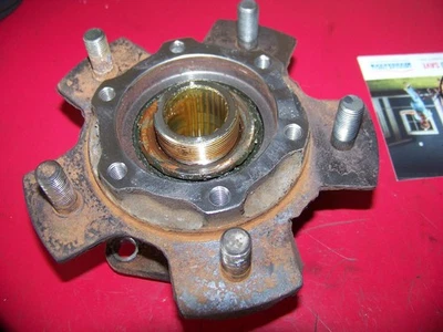 '96-'98 4WD GEO TRACKER SUZUKI SIDEKICK FRONT WHEEL HUB WITH SPINDLE 4x4 - Image 1 of 4