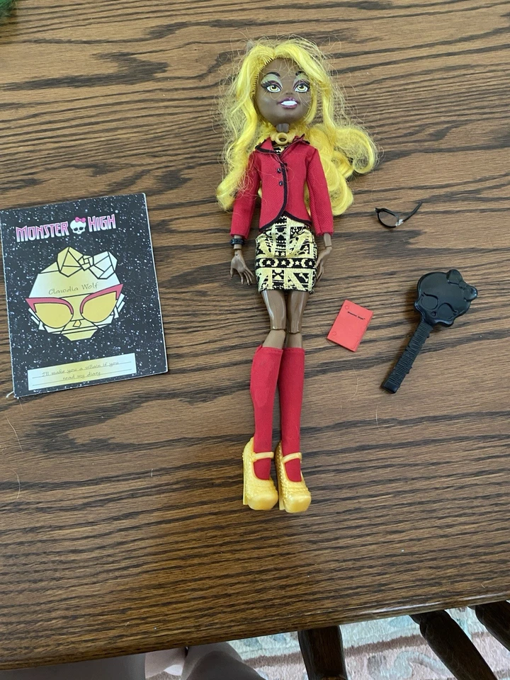 Clawdia Wolf Hauntlywood Frights Camera Action Doll 2013 Monster High - Image 1 of 1