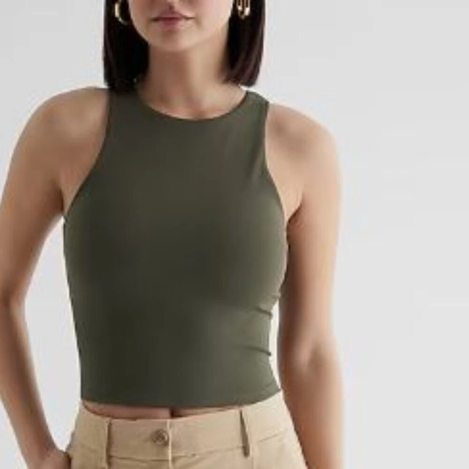 Nuevo con etiquetas, Express • Tanque recortado cuello alto compresión contorno corporal Foto 1 de 2