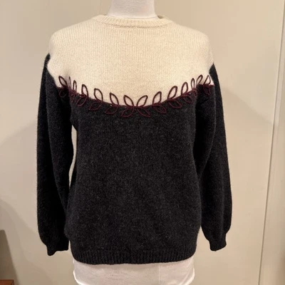 Suéter Sisley Italia Elegancia Relajada Lana 2 Tonos con Patrón de Hojas Bordadas-40 Foto 1 de 4