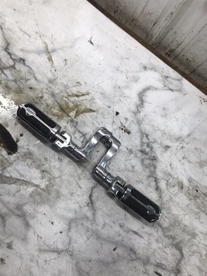 14 clavijas de reposapiés Triumph Rocket III 3 Touring delanteras de alta altura Foto 1 de 4