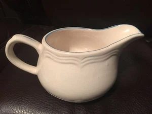 Beigefarbene Sauciere mit blauem Rand Made in China - Bild 1 von 7