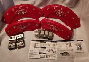 Complete Set of 4 MGP 10256 Red Brake Caliper Covers for Ford Pre-owned - Foto 1 di 18