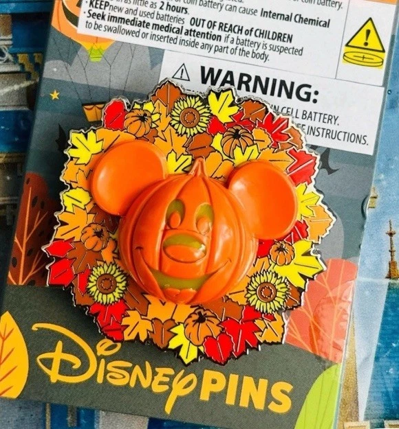 2025 迪士尼公园万圣节米老鼠南瓜花圈点亮 OE 别针 — 第 1/1 张图片