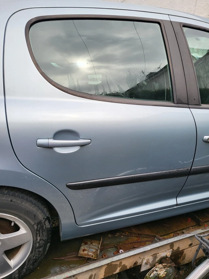 PEUGEOT 207 PUERTA TRASERA LADO CONDUCTOR OFFSIDE DERECHA 2009 5 PUERTAS HATCHBACK NEGRO Foto 1 de 3