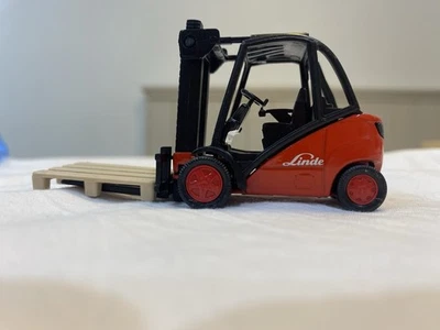 SIKU - LINDE forklift truck - 1/50 - SIK1722 - Image 1 of 4