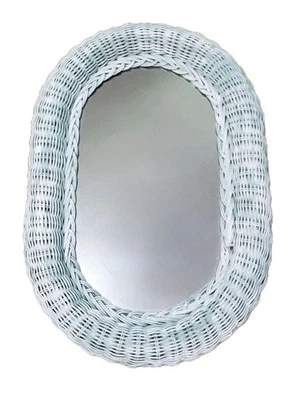 Espejo de pared ovalado de mimbre blanco Cottage Core de colección Foto 1 de 4