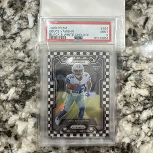 2023 Panini Prizm Deuce Vaughn RC Black & White Checkerboard #324 PSA 9 Cowboys - Bild 1 von 2