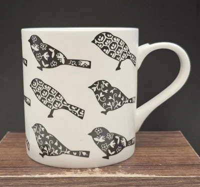 Hermosa taza de café/té de porcelana fina negra con silueta de reinas pájaros Foto 1 de 4