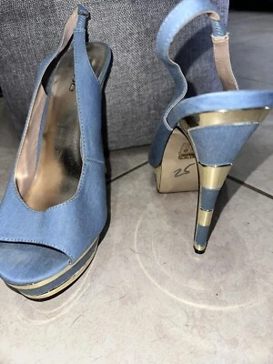 "Jean Bebe para mujer talla 10 azul claro/tacones altos dorados/tacones de aguja/puntera abierta 6""" Foto 1 de 4
