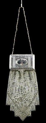 Cartera compacta de malla esmaltada Whiting & Davis Co. 'El-Sah' años 20 Foto 1 de 4