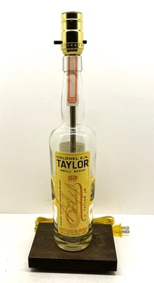 Taylor Bourbon 威士忌酒瓶酒吧台灯休息室灯带木质底座 — 第 1/4 张图片