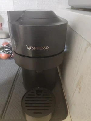 NESPRESSO VERTUO POP macchina per il caffè. Colore Nero Liquirizia. Come Nuova! Foto 1 de 4