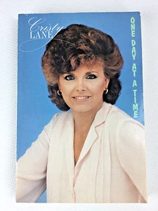 One Day at a Time: Biographie von Cristy Lane von Pete Chaney und Lee Stoller  - Bild 1 von 3