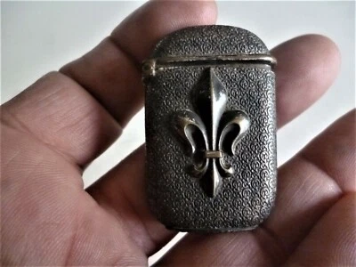 PYROGENE ANCIEN OLD BOITE ALLUMETTE  ANTIQUE MATCH BOX VESTA CASE FLEUR DE LYS - Photo 1/4