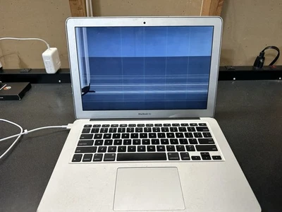 Notebook Apple MackBook Air A1466 13,3 polegadas - Imagem 1 de 4