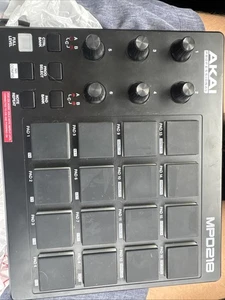 AKAI Professional MPD218 Midi 16 - Pad Controller With USB Cord - Picture 1 of 2