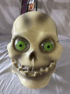 Vintage Speerspitze 4,5" Totenkopf Halloween animierter Kopf, Augen leuchten 1994 funktionstüchtig - Bild 1 von 7