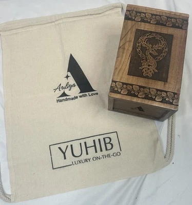 Caja de urna de palo de rosa hecha a mano - Urna de madera   Foto 1 de 4