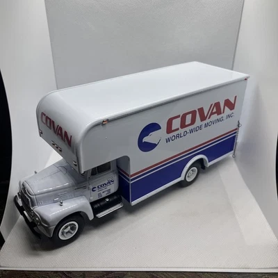 1994 First Gear 1957 International R-200 Covan движущийся фургон 1/34 литая модель коробка - Изображение 1 из 4