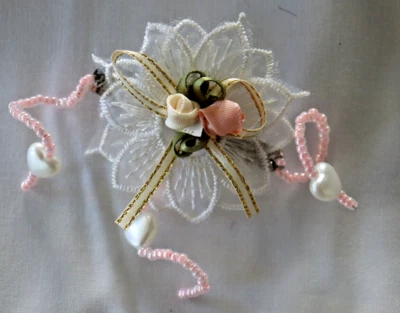 BARRETTE 手工串珠法国发夹双白色蕾丝花朵带心形 2 — 第 1/2 张图片