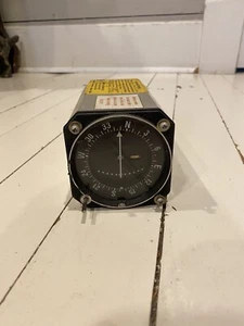 KI 208 VOR/LOC Converter/Indicator PN 066-3056-00 King Radio Corporation. - Picture 1 of 3