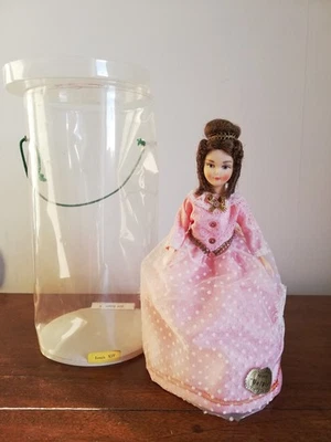 Poupée folklorique historique époque Louis XIV Valpée étiquette boite doll vinta - Photo 1/4