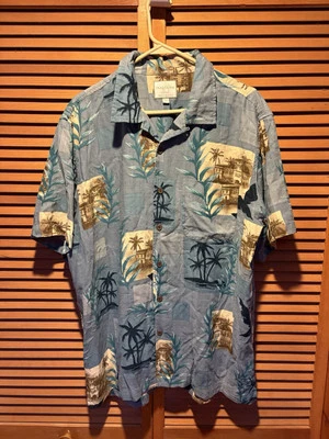 Trader Bay Washable Silk Mens Large Blue Floral Button Short Sleeve Hawaii Shirt - Image 1 of 4