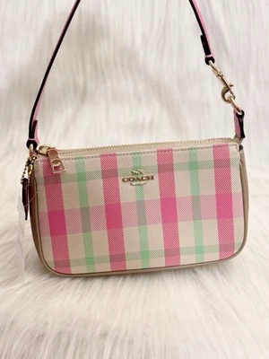 Bolso COACH CBK65 Nolita 19 Estampado a Cuadros Jacquard y Cuero Liso en Rosa Multi Foto 1 de 4