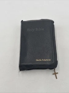 The Holy Bible: Old And New Testaments Holman Pronouncing Edition - Picture 1 of 4