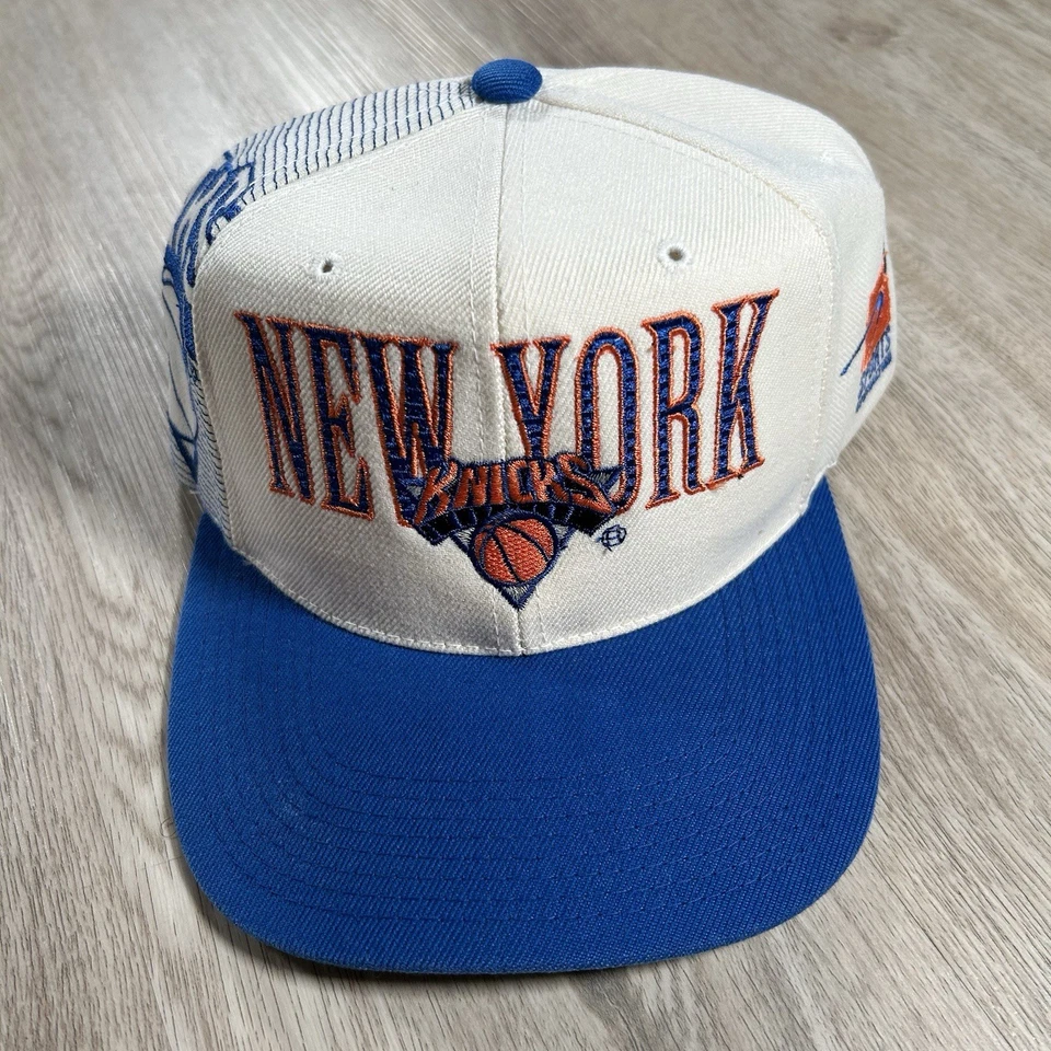 De colección Especialidades Deportivas New York Knicks Script Snapback Sombrero Blanco Lana NBA Foto 1 de 4