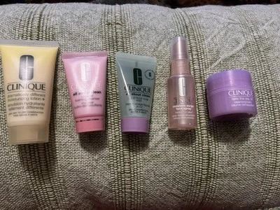 Clinique Paquete De 5 Limpiador De Viaje, Loción, Bálsamo Facial, Jabón Y Spray Lote Foto 1 de 4