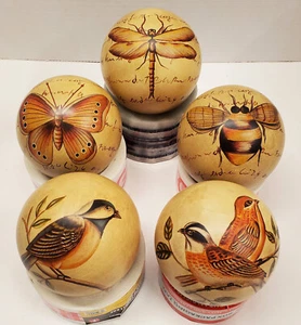 Set Of 5 Hand Painted Birds Dragonfly Bee Butterfly Ceramic Balls Approx. 4” - Foto 1 di 3