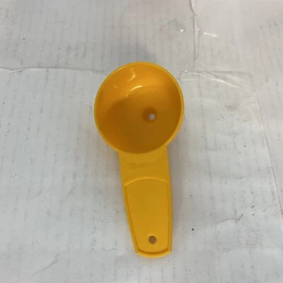 Vintage Tupperware #877-4 Orange Mini Funnel Salt & Pepper Shaker Filler - Изображение 1 из 2