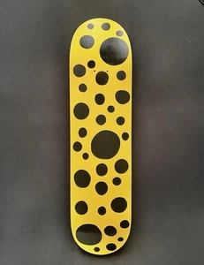 Yayoi Kusama Puntos Amarillos Grande Skateboard Tabla MOMA Genuino - Imagen 1 de 3