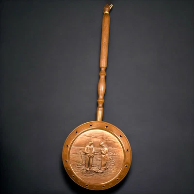 Bassinoire Chaufferette Ancienne en Cuivre - Gravure Décorative Paysanne - Photo 1/4