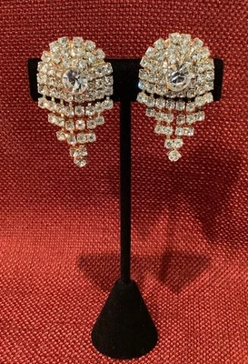 Elegantes clipes de sapato de strass por designer de alta costura S.G. D’or NYC 1,75” tom dourado - Imagem 1 de 4