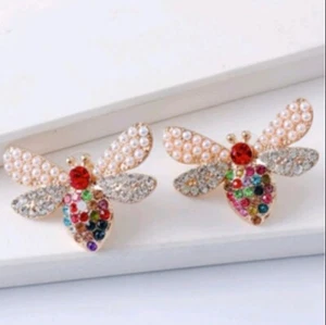 Designer Inspired bee stud pearl and color stone earrings - Bild 1 von 4