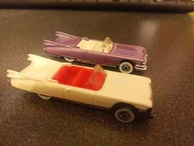 Cadillac Hotwheels 1959 convertible pared blanca lavanda y blanco fundido a presión Foto 1 de 4