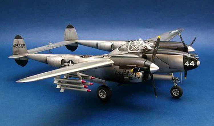 2227 Trumpeter Lockheed P-38 L-5-lo Lightning in 1 32