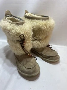 UGG Australia Winterstiefel Damen 9 beige Wildleder Lammfell pelzig Rainier S/N 5189 - Bild 1 von 6