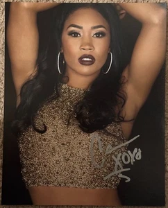 🔥 ARIANE ANDREW (CAMERON) Signed 8x10 WWE Photo 🖊️ Funkadactyl Gold Glam 💃 - Picture 1 of 2
