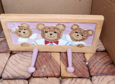 Oso de peluche, decoración de habitación infantil, almacenamiento de momentos, percha de toallas de dos postes Foto 1 de 4