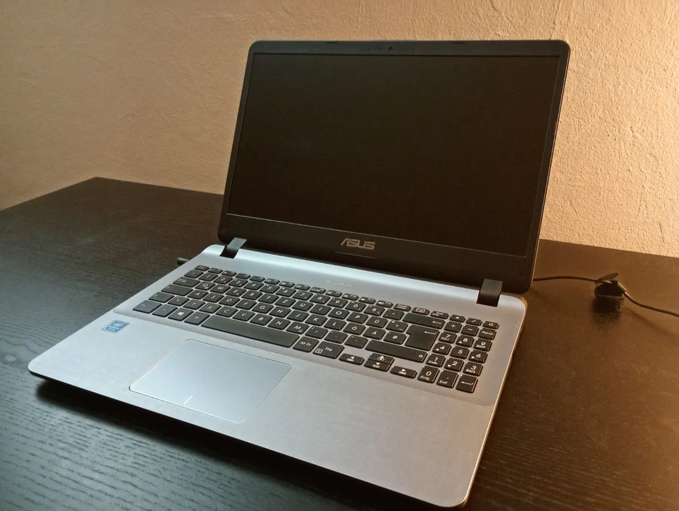 ASUS VivoBook 15, Intel Pentium, 4gb Ram, 500Gb SSD, Windows 11 Home - Bild 1 von 1