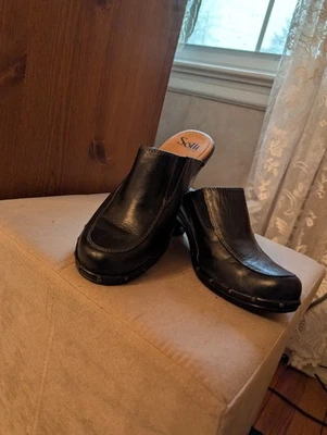 Mules deslizantes de couro preto Sofft, tamanho 8M com parte superior e forro de couro - Imagem 1 de 4