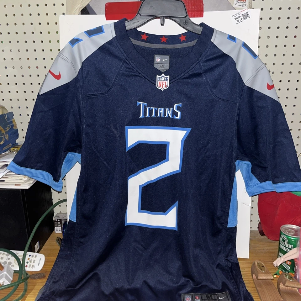 Camiseta deportiva Nike de los Tennessee Titans de la NFL Julio Jones mediana Foto 1 de 4
