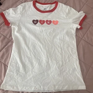 Nike Valentine Hearts Short Sleeve White Red Ringer Tee Size Small - Picture 1 of 5