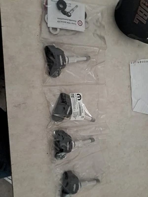 Kit de sensor TPM para remolque Dodge Ram OEM Mopar # P68433188AA.  (A1) Foto 1 de 2