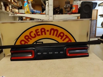 15 16 2017 18 19 20 21 22 23 DODGE CHALLENGER 68195784AF REAR TAIL LIGHT PANEL Foto 1 de 4